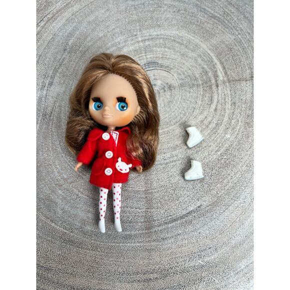 Littlest Pet Shop LPS Blythe Loves Littlest Pet Shop Cold Weather Cute Doll - Picture 1 of 3